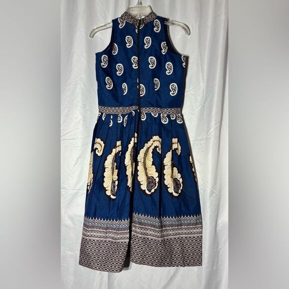 Sleeveless Knee Length Dress EPC Women’s Size Medium
P2P 32”
Waist 28” - Picture 3 of 3